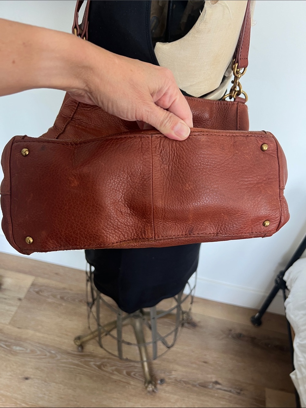 American Vintage-Inspired Chestnut Brown Leather Shoulder Bag - Picture 6 of 6